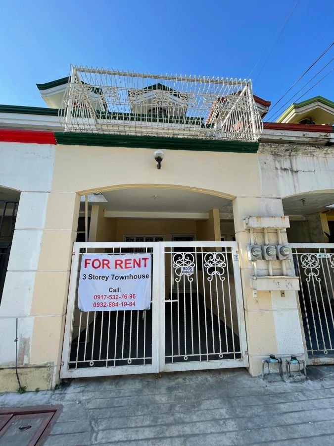 FOR RENT 3 storey townhouse located at MAKATI 75 sq. meters lot area, 200 sq. me