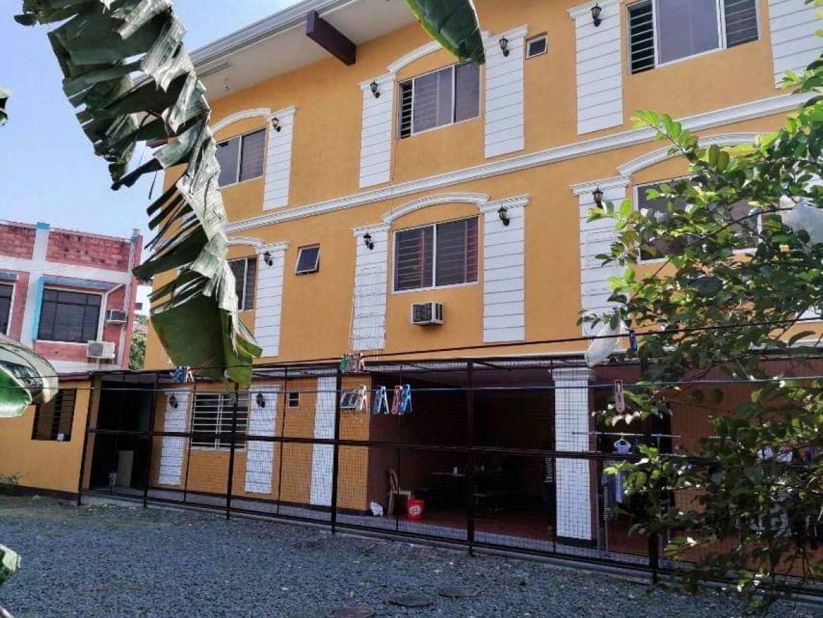 For Rent 3 Floor Apartment Building, at Fort Bonifacio,10mins from BGC, Taguig