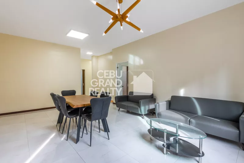 Modern Fully Furnished Unit with Balcony