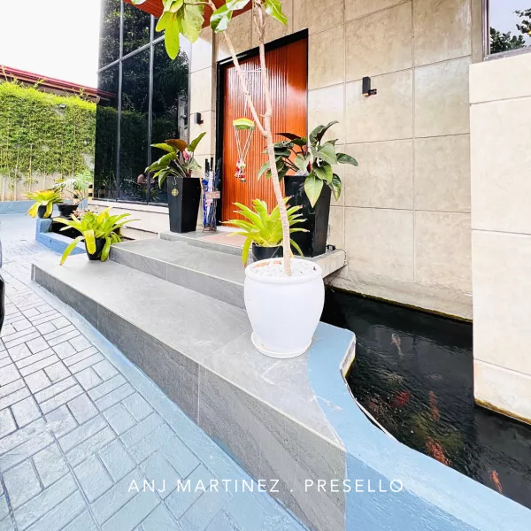 Preowned 5BR Modern House w/ High Ceiling for Sale, Beverly Hills Antipolo City