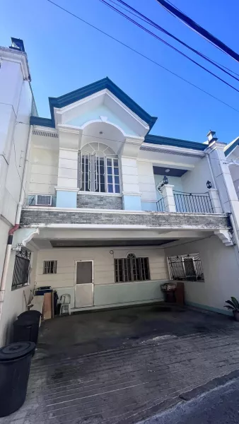 A 3 Bedroom Executive Townhouse in Banawa for Sale