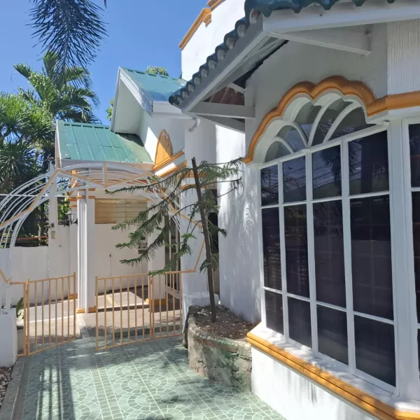 Bungalow 4br in BF Homes Paranaque City