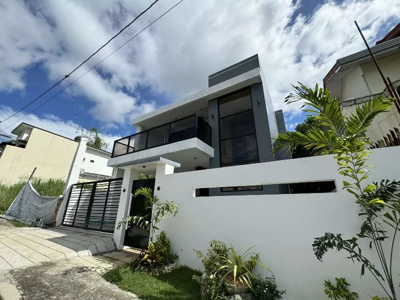 OVERLOOKING SINGLE HOUSE FOR SALE in Monteverde Royale Taytay