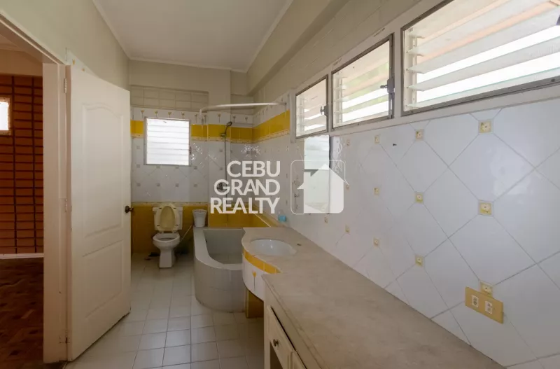 Semi-Furnished 4 Bedroom House with Swimming Pool for Rent in Banilad