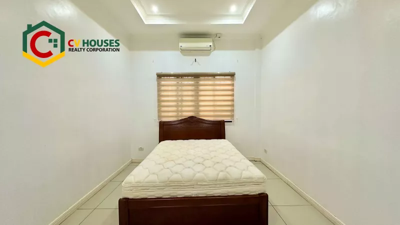 Cozy 3 Bedrooms: Bungalow House for Rent with Private Swimming Pool -011