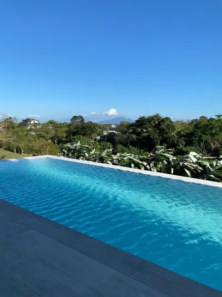 5-Bedroom House in Ayala Westgrove Heights with Pool & View of Mountain & Lake