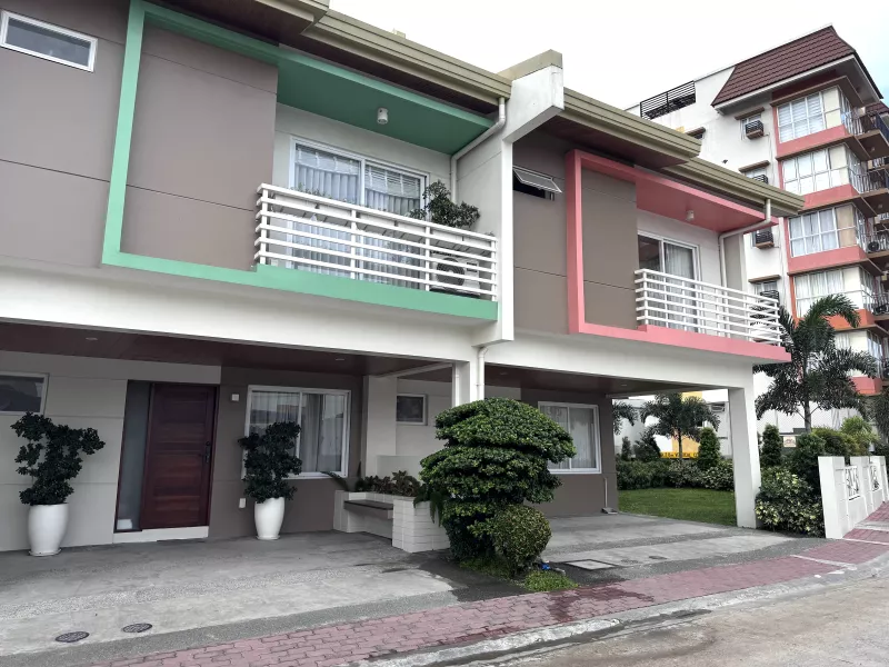3 Bedroom Townhouse near NAIA Terminals