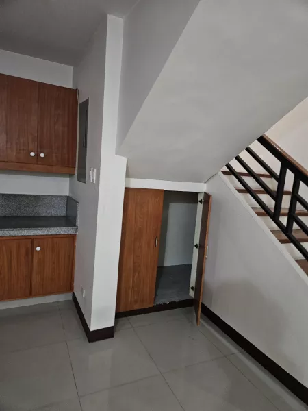 DG - FOR LEASE: 5-Bedroom Townhouse / Duplex in Tandang Sora Ave, Quezon City
