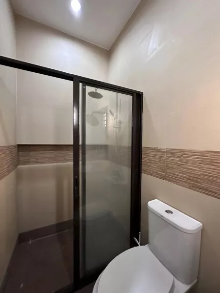 BUNGALOW HOUSE FOR LEASE NEAR CLARK ANGELES Location: Situated in a secure and g