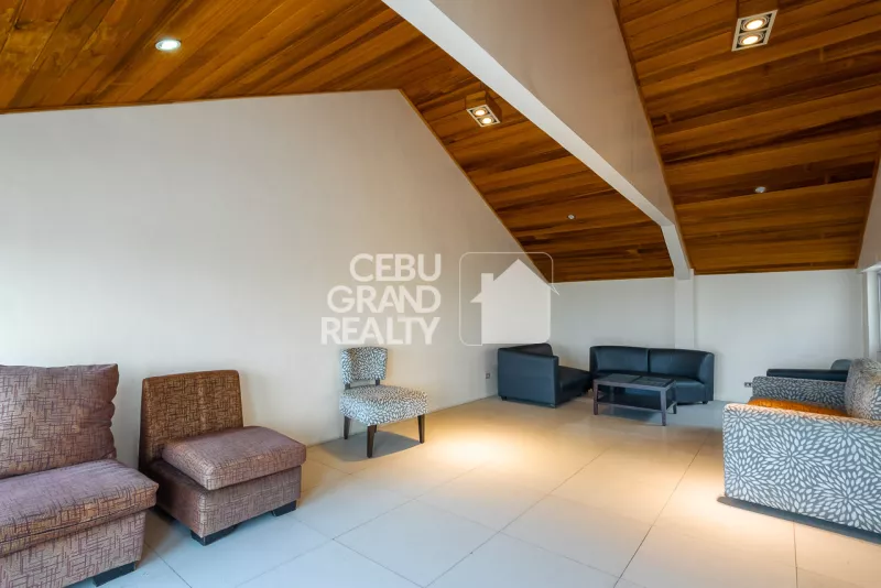 Elegant Home with High Ceilings and Balcony
