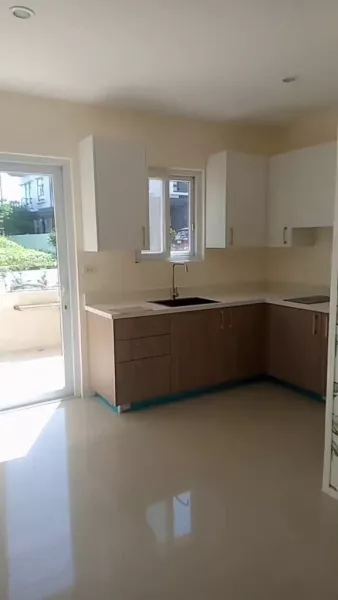 House & Lot for RENT in Silang few minutes away to Tagaytay in a Golf Community