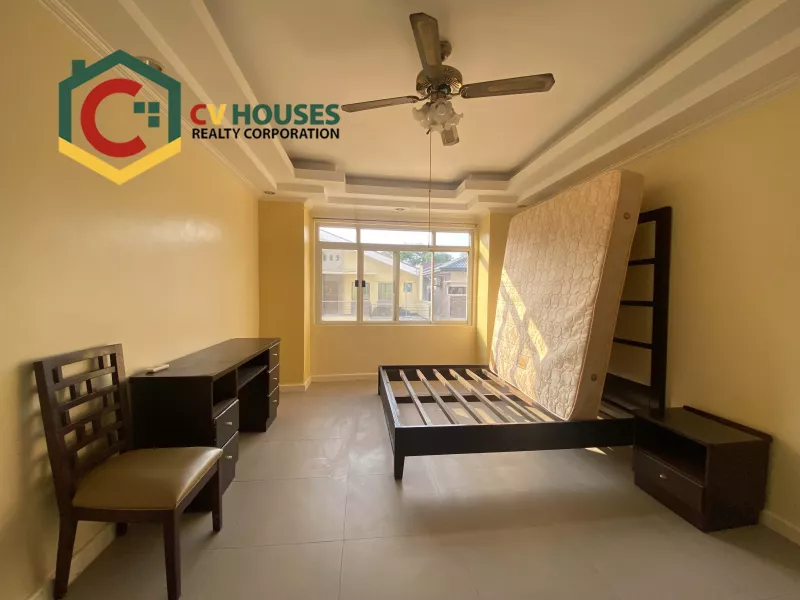 9 Bedrooms House and Lot for Rent: Room for Everyone
