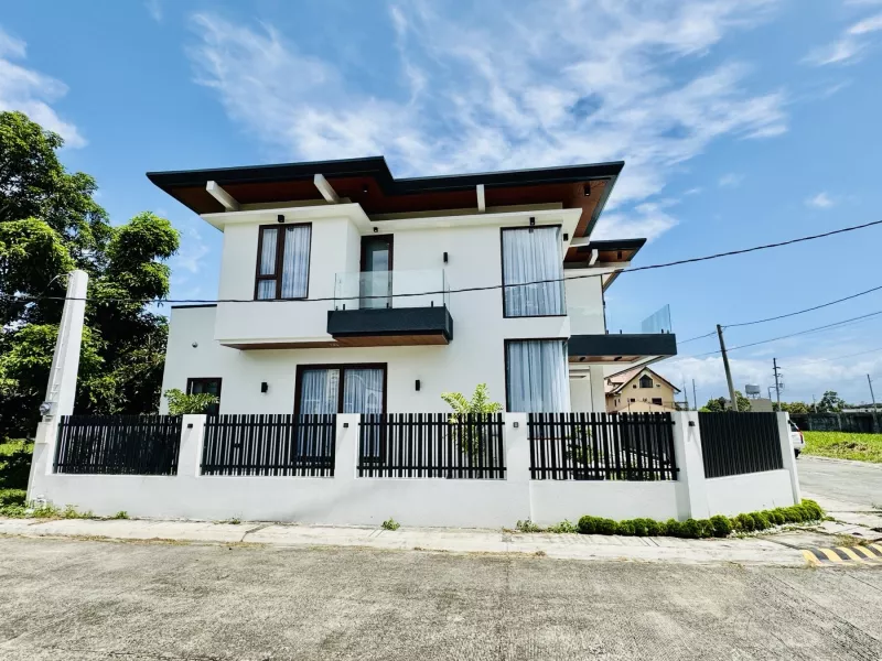 Gorgeous 2-Storey Corner House and Lot for Sale in Nuvali, Sta Rosa Laguna