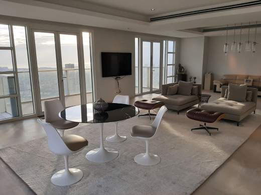 Prestigious 2 Bedroom Luxury Suite In Discovery Primea Makati For Sale