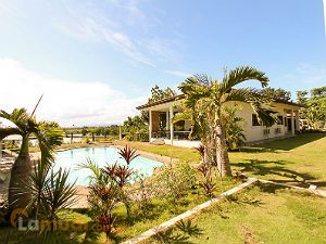 Beautiful Bungalow with Pool